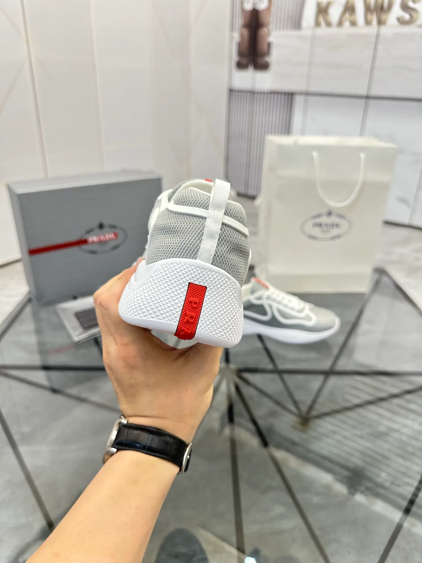 Men's shoes for sale💰: 💰P460¥ High-end top quality Product trademark: Prada * "Prada*" low-top casual shoes Regular size: 38-45 (can be customized to 46) Product materials: imported breathable fly knit upper, breathable lining, cowhide foot pads, original air cushion outsole. No.: 001